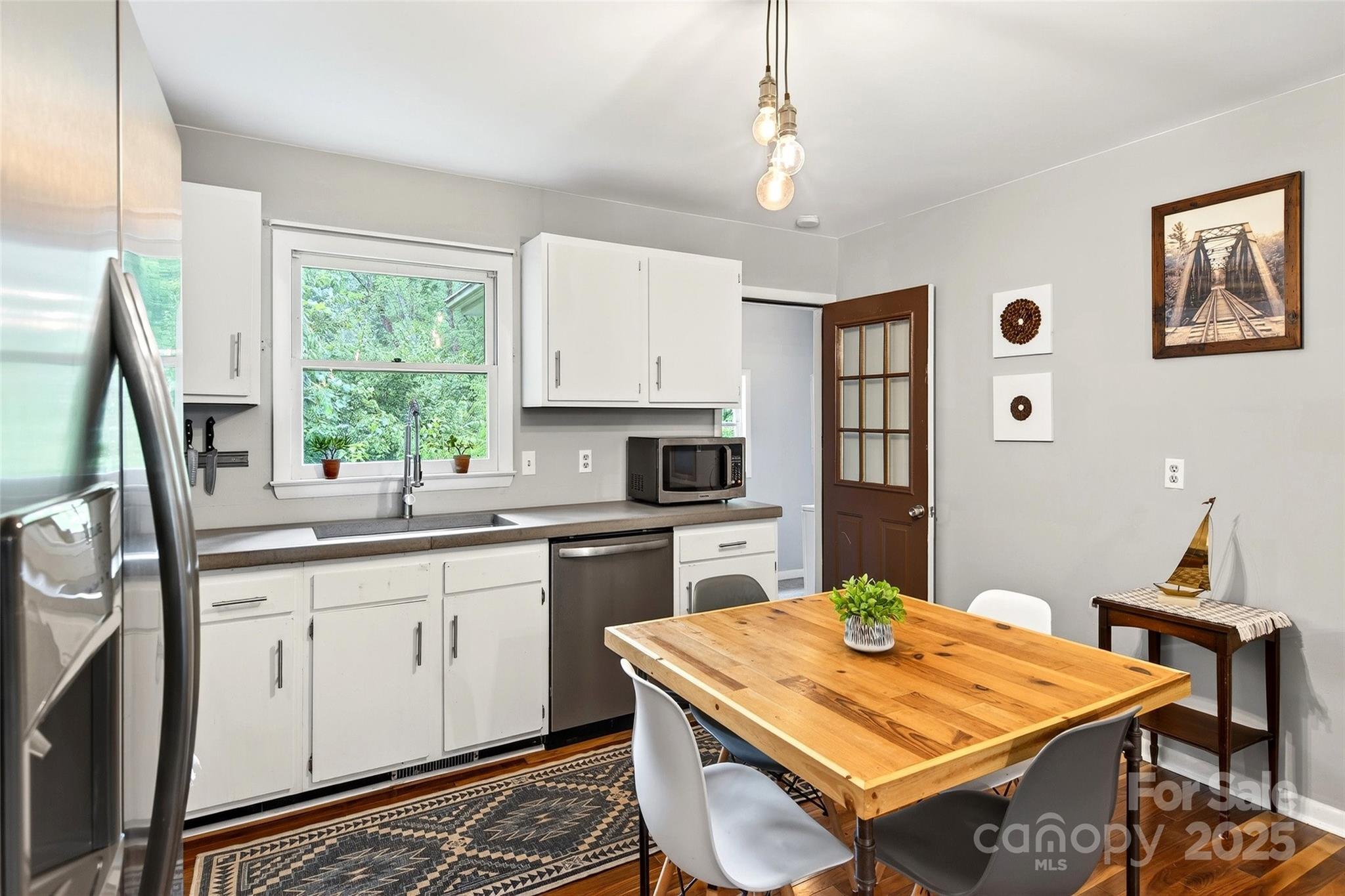 711 N Oconeechee Avenue Black Mountain NC 28711