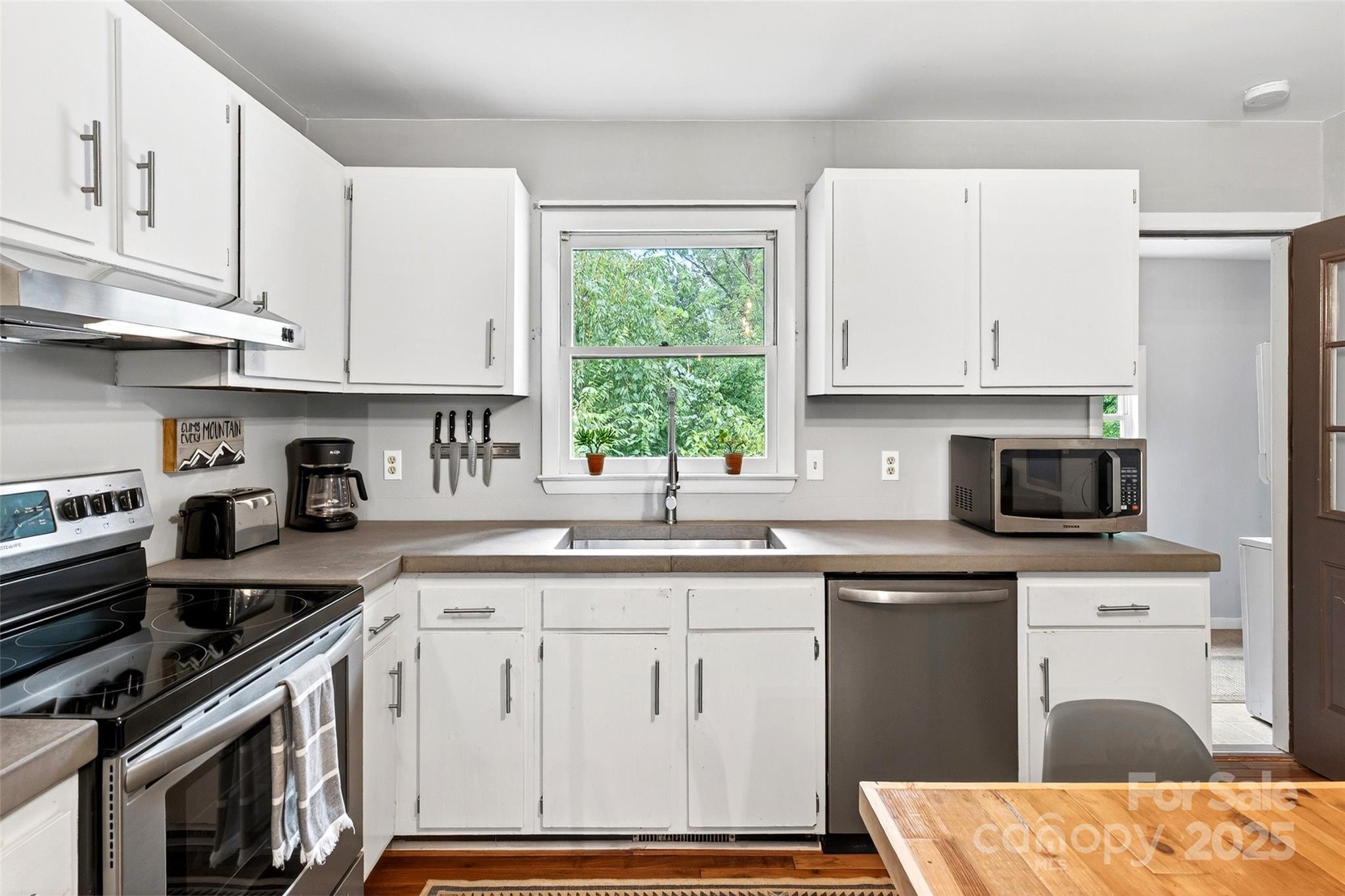 711 N Oconeechee Avenue Black Mountain NC 28711