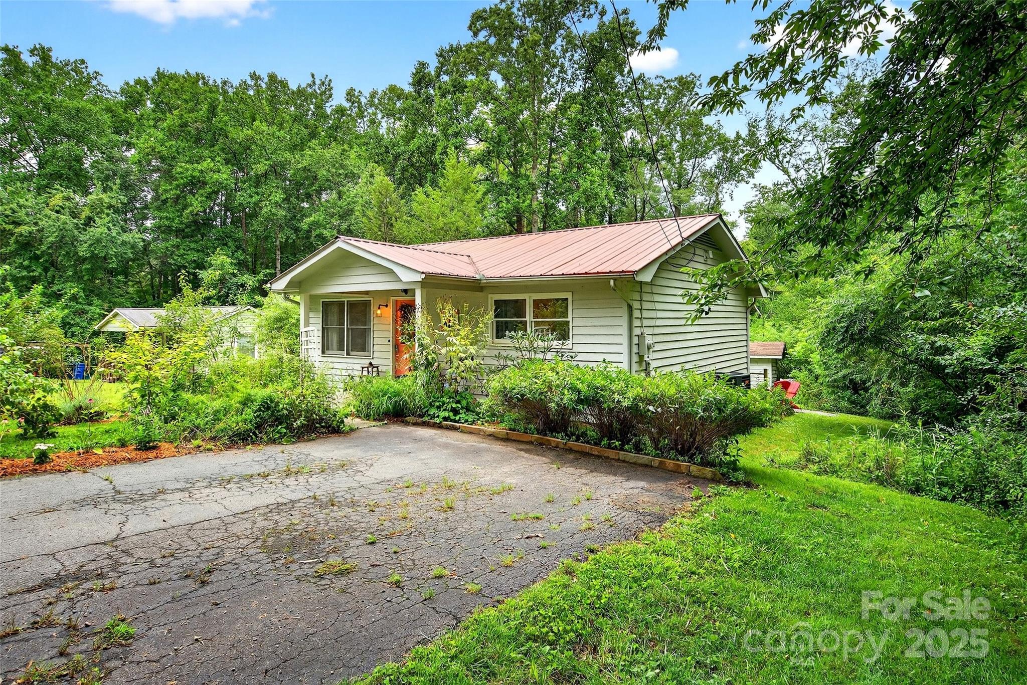 711 N Oconeechee Avenue Black Mountain NC 28711
