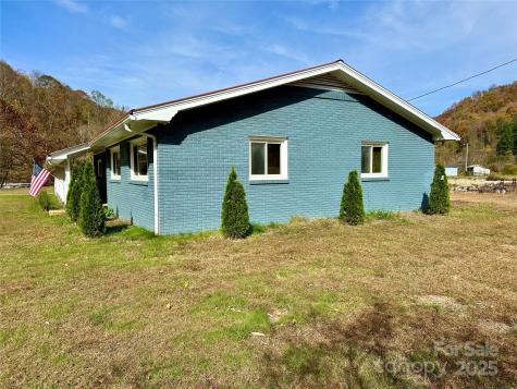 609 Cattail Road Burnsville NC 28714