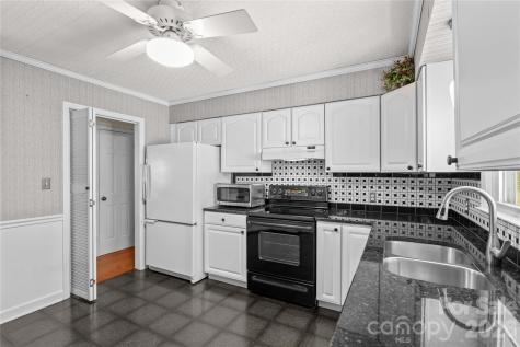 4325 Rosebriar Lane Winston Salem NC 27106