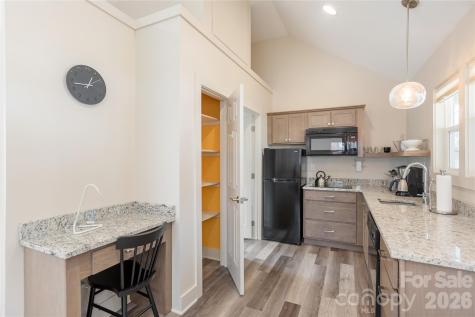 608 Ray Avenue Hendersonville NC 28792