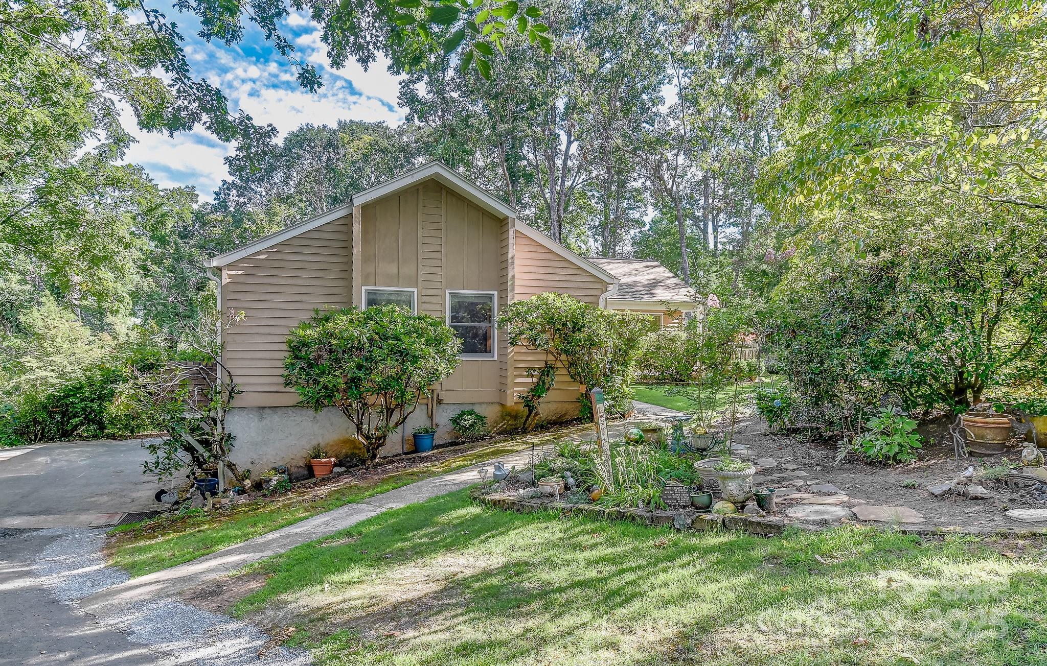 75 S Black Oak Drive Asheville NC 28804