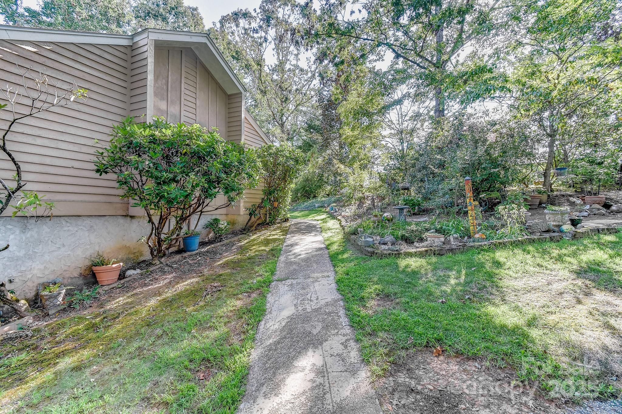 75 S Black Oak Drive Asheville NC 28804