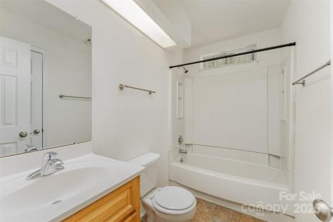 2319 Oak Leigh Drive Charlotte NC 28262