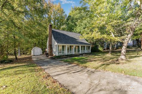 2319 Oak Leigh Drive Charlotte NC 28262