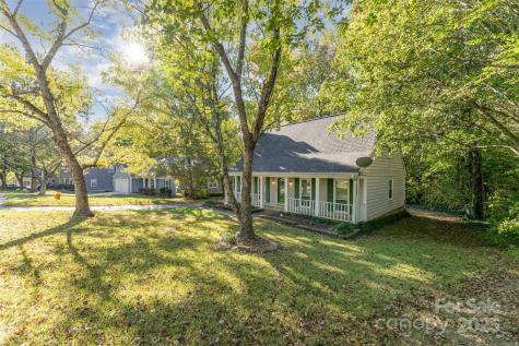 2319 Oak Leigh Drive Charlotte NC 28262