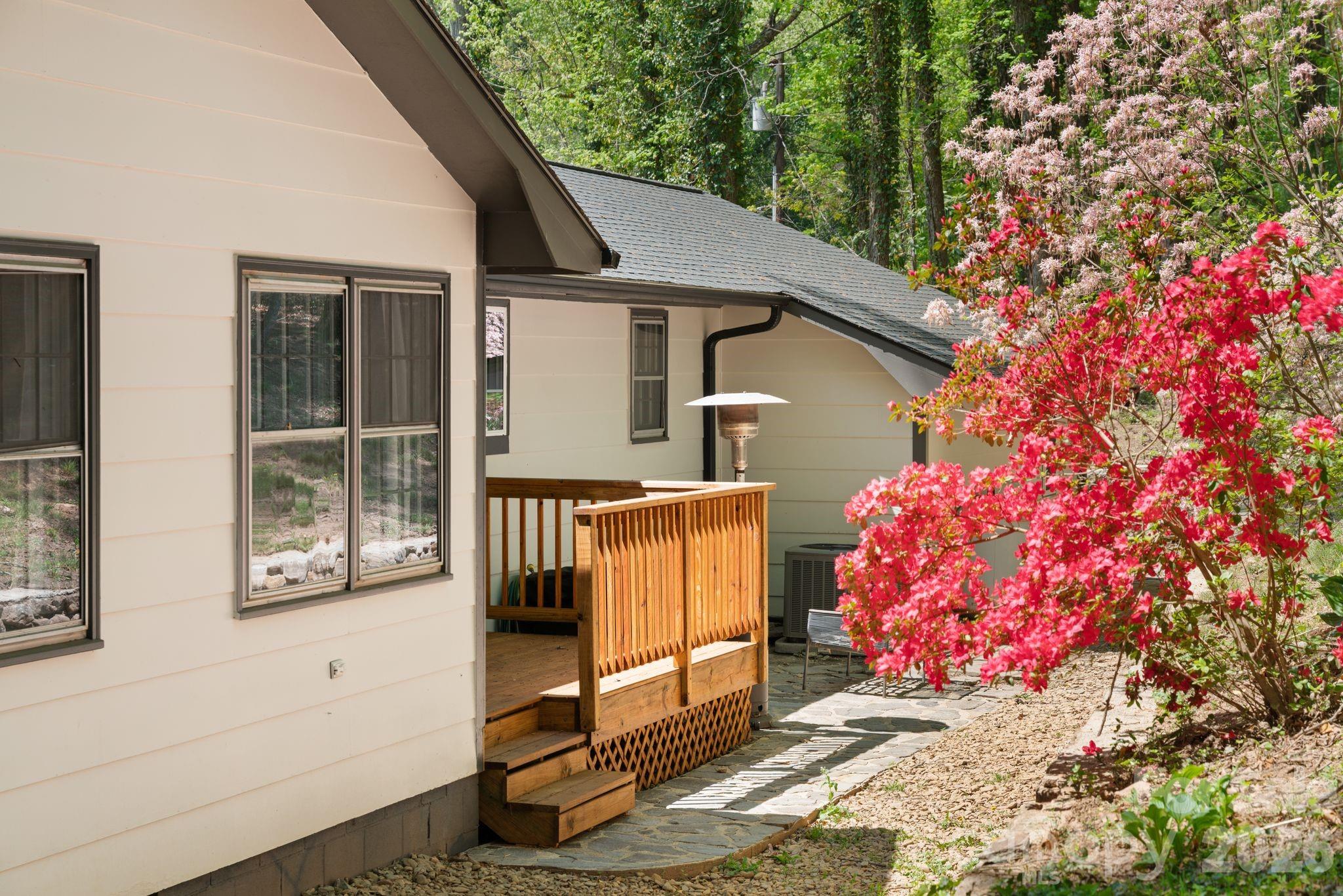 70 Melton Road Candler NC 28715