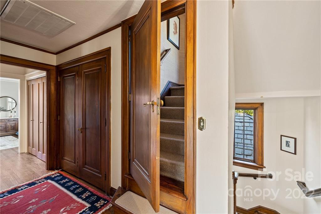 76 Kimberly Avenue Asheville NC 28804