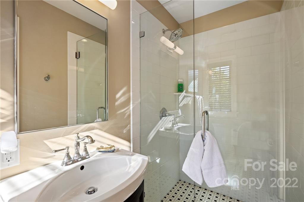 76 Kimberly Avenue Asheville NC 28804