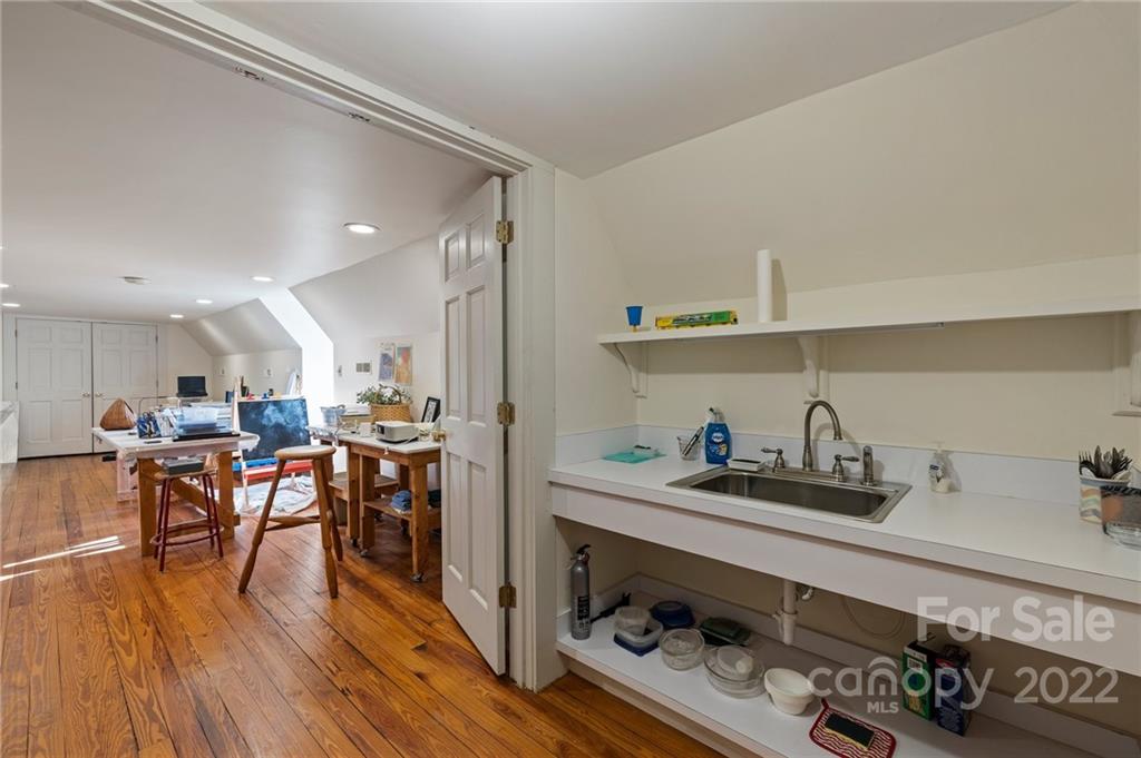 76 Kimberly Avenue Asheville NC 28804