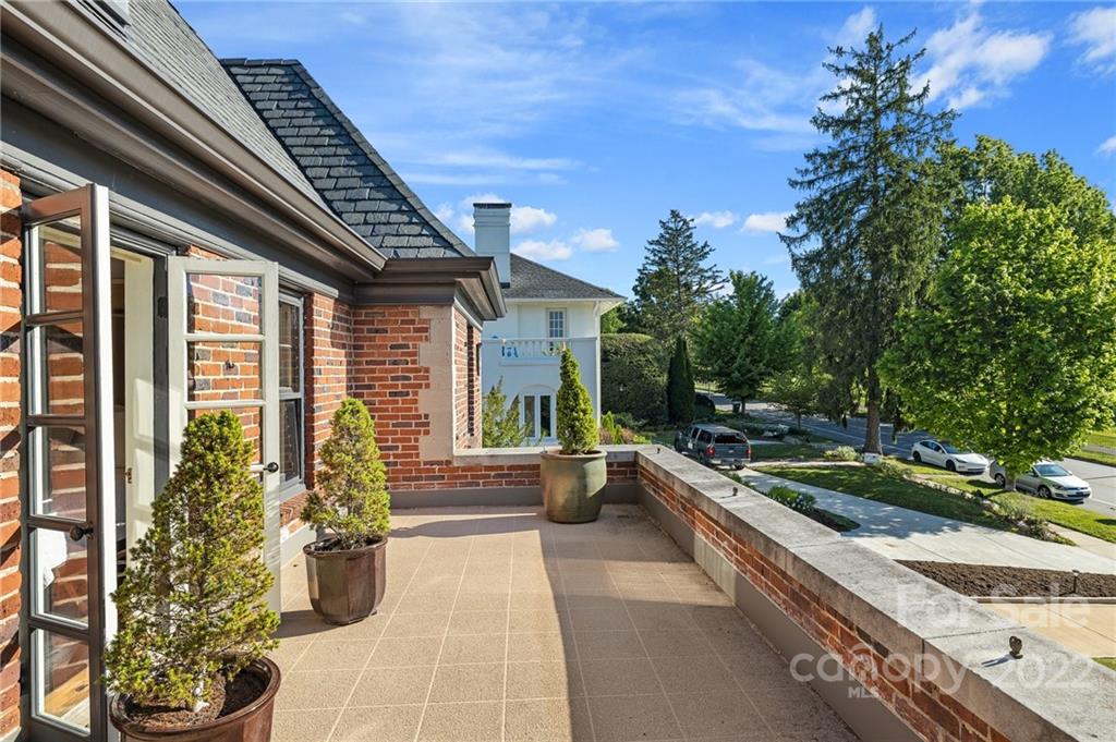 76 Kimberly Avenue Asheville NC 28804