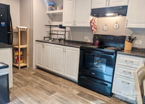 2828 E Pine Street Mount Airy NC 27030