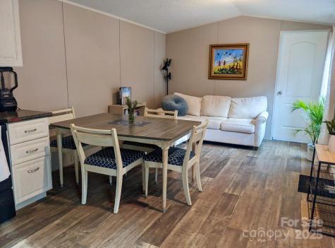 2828 E Pine Street Mount Airy NC 27030