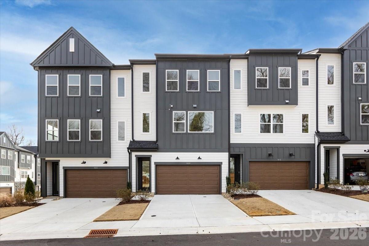 909 Archway Lane Charlotte NC 28217
