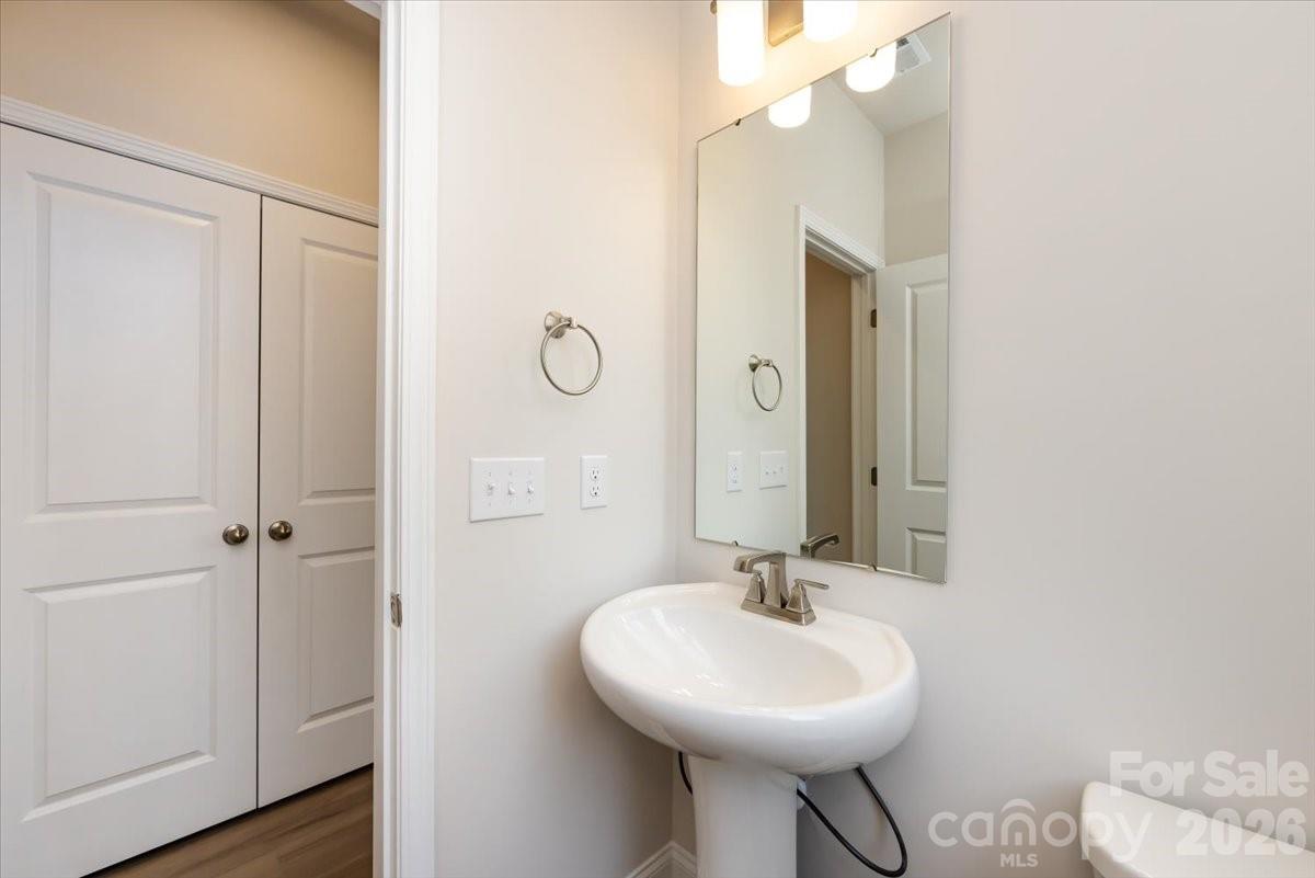 909 Archway Lane Charlotte NC 28217