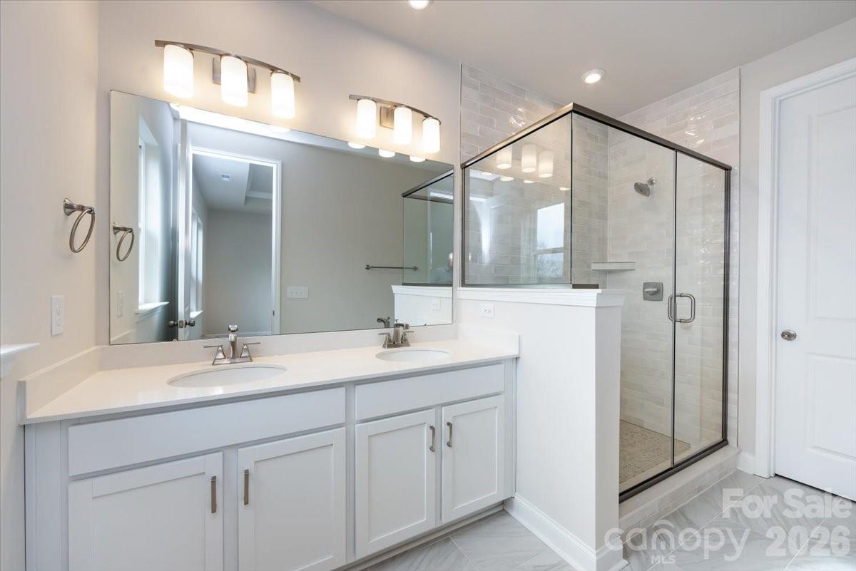 909 Archway Lane Charlotte NC 28217