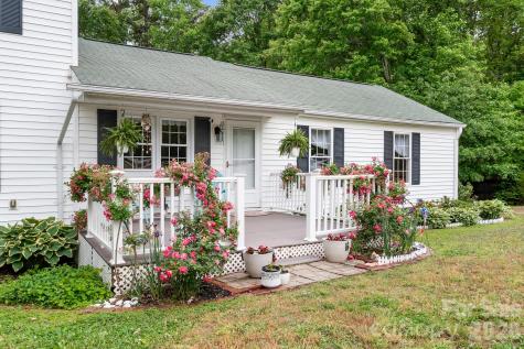 1823 N Ingleside Farm Road Iron Station NC 28080