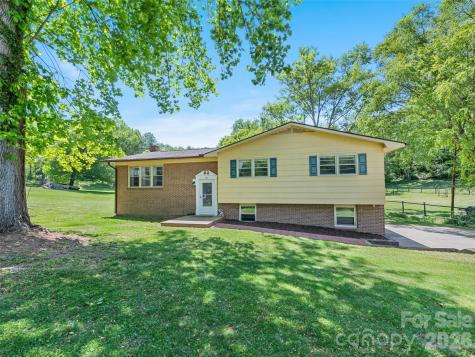 182 Fairway Hills Drive Waynesville NC 28786