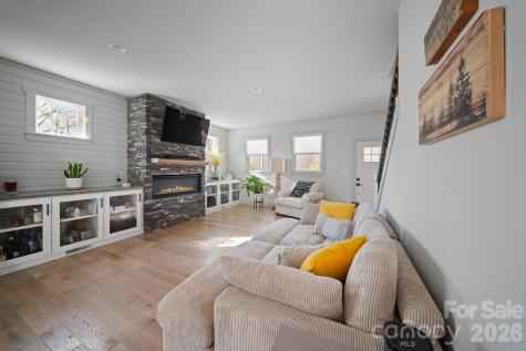 16 Hare Ridge Asheville NC 28803