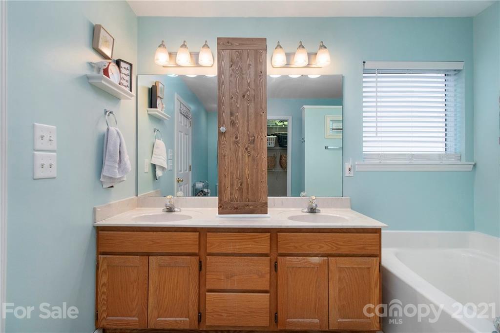 1556 Cambridge Heights Place NW Concord NC 28027