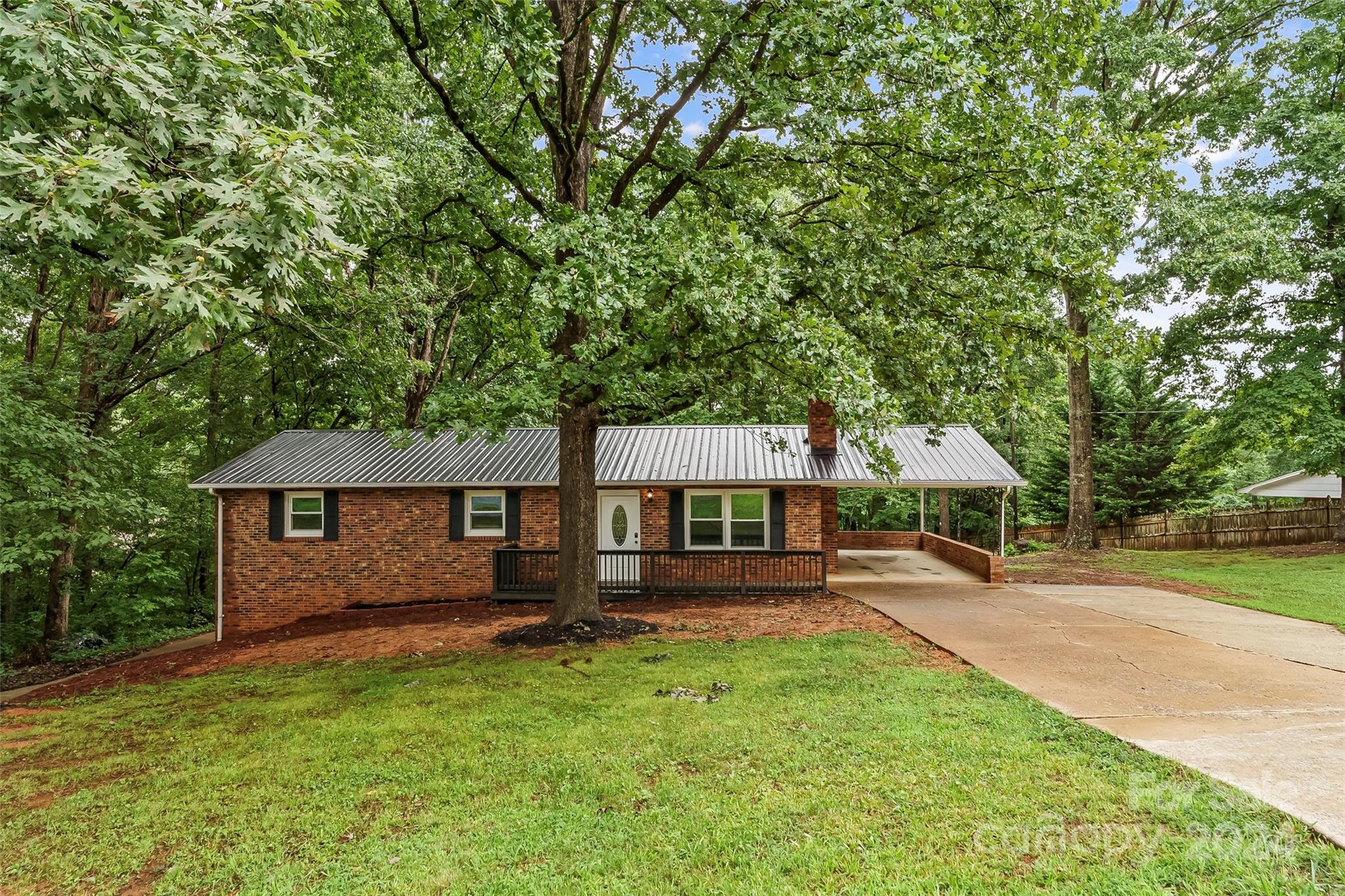 1736 Mccombs Street Newton NC 28658