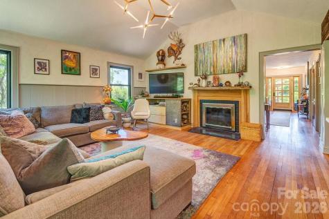 10 Hillendale Road Asheville NC 28805