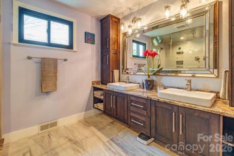 10 Hillendale Road Asheville NC 28805