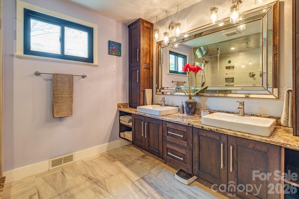 10 Hillendale Road Asheville NC 28805