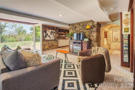 10 Hillendale Road Asheville NC 28805