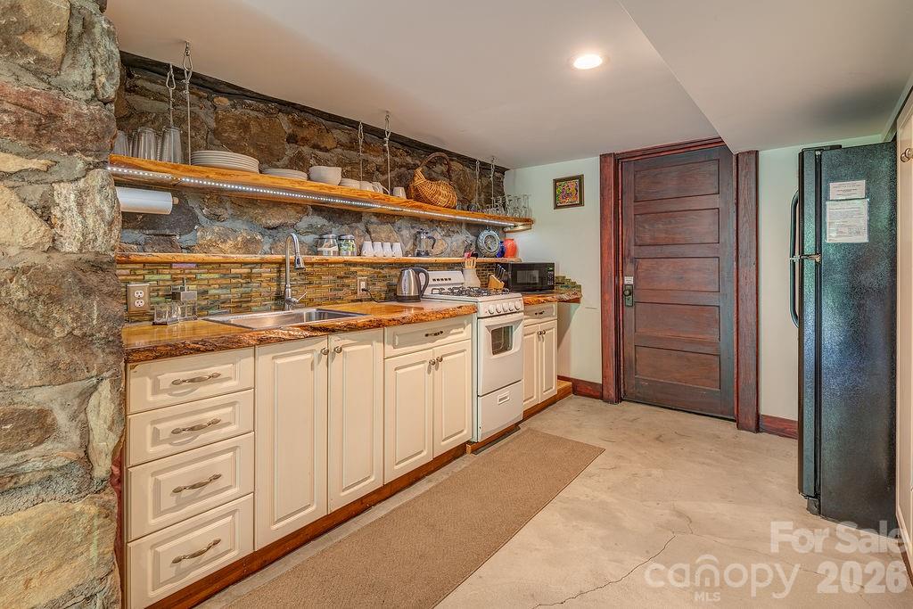 10 Hillendale Road Asheville NC 28805