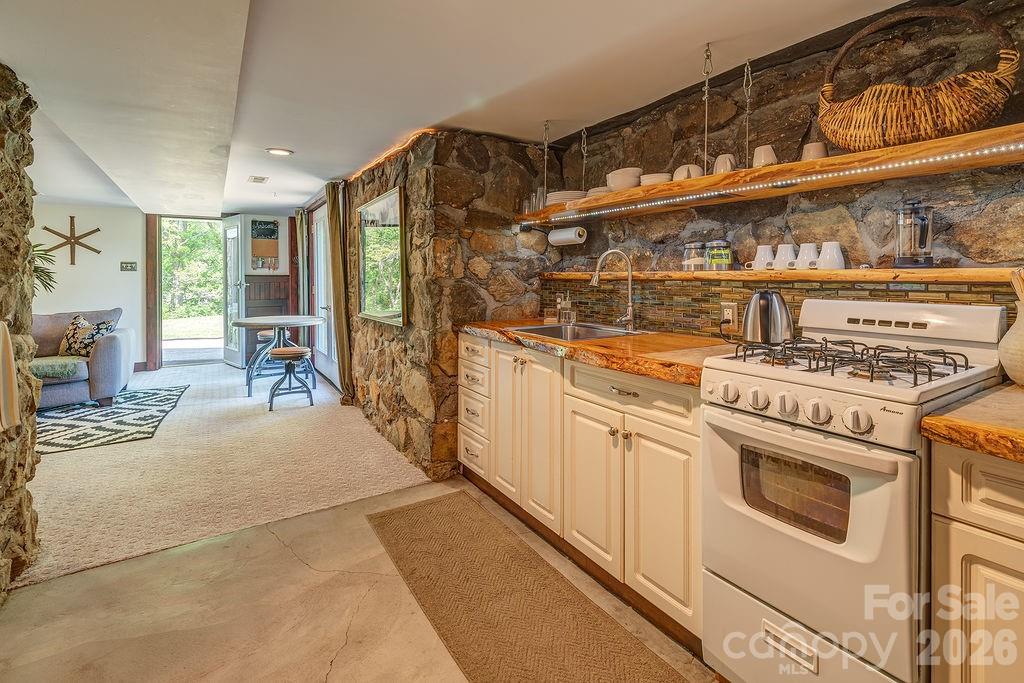 10 Hillendale Road Asheville NC 28805