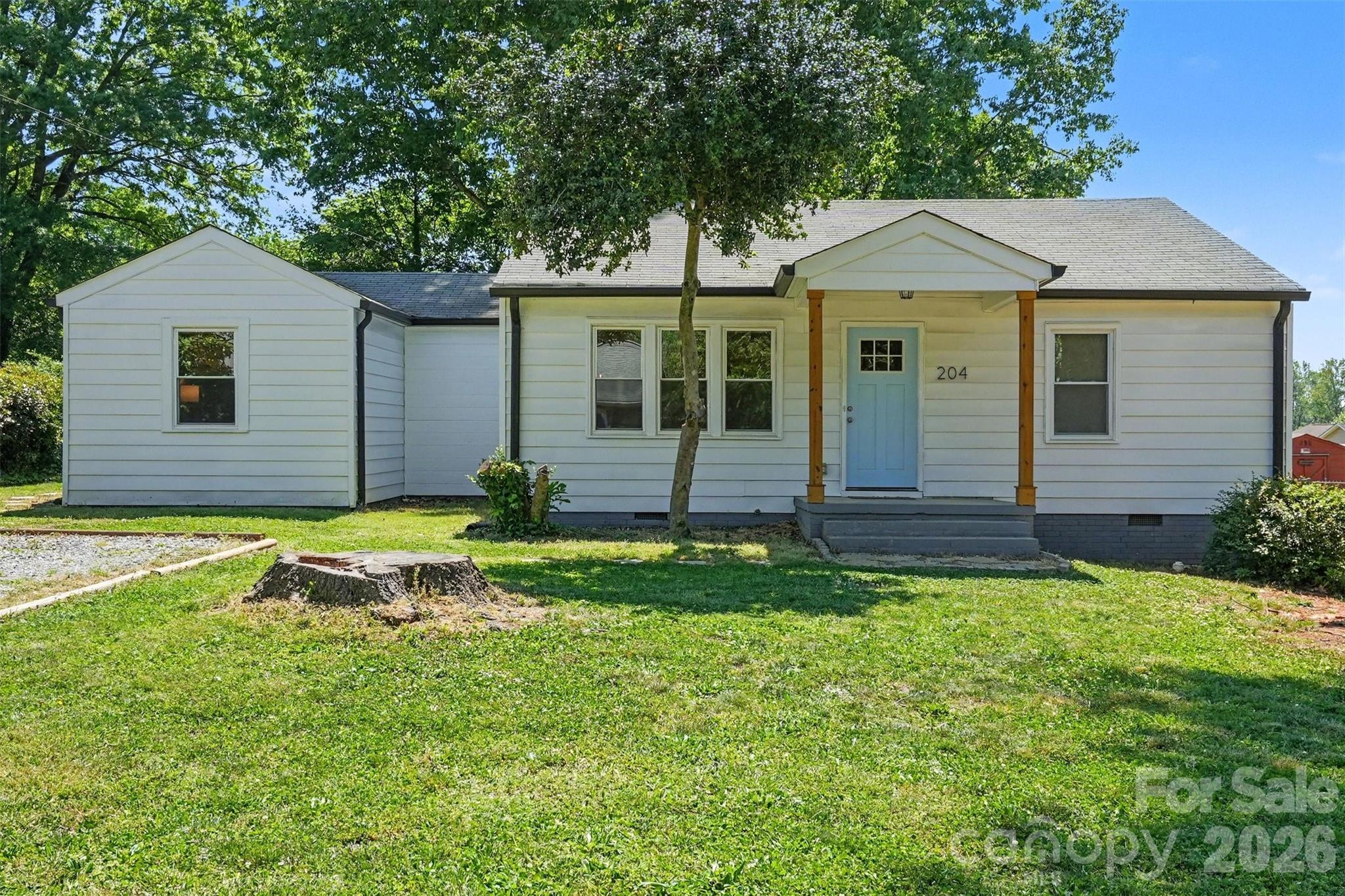 204 N Oak Street Lowell NC 28098