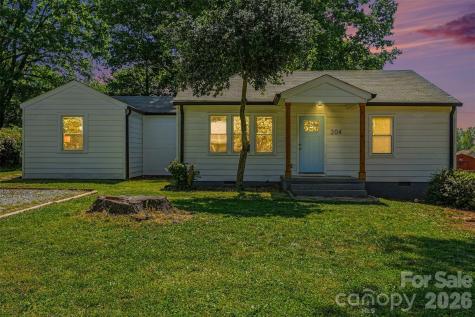 204 N Oak Street Lowell NC 28098
