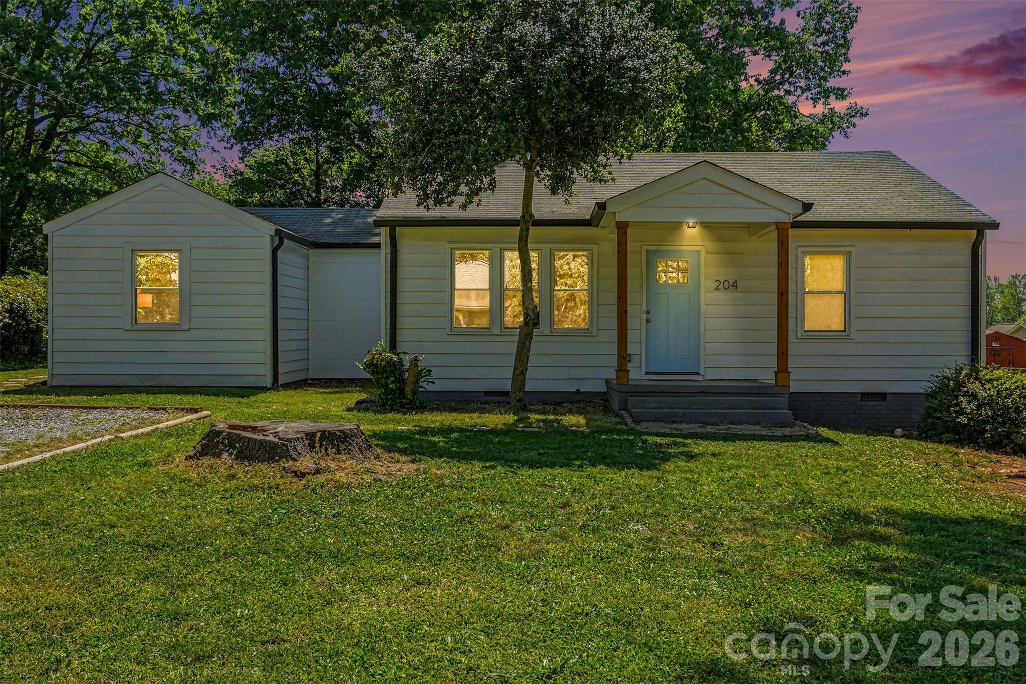 204 N Oak Street Lowell NC 28098
