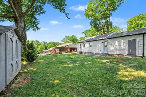 204 N Oak Street Lowell NC 28098