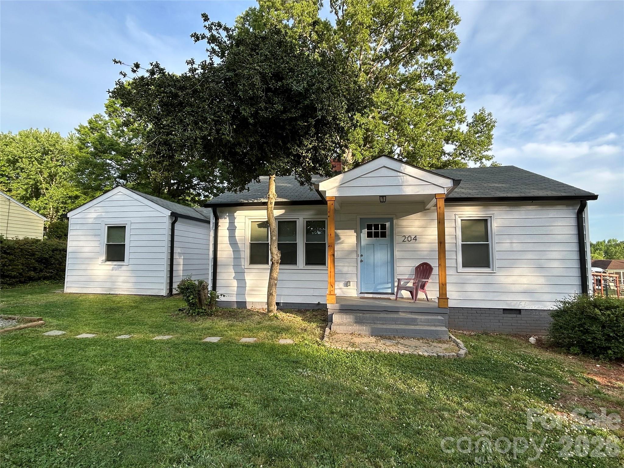 204 N Oak Street Lowell NC 28098