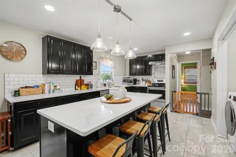 204 N Oak Street Lowell NC 28098