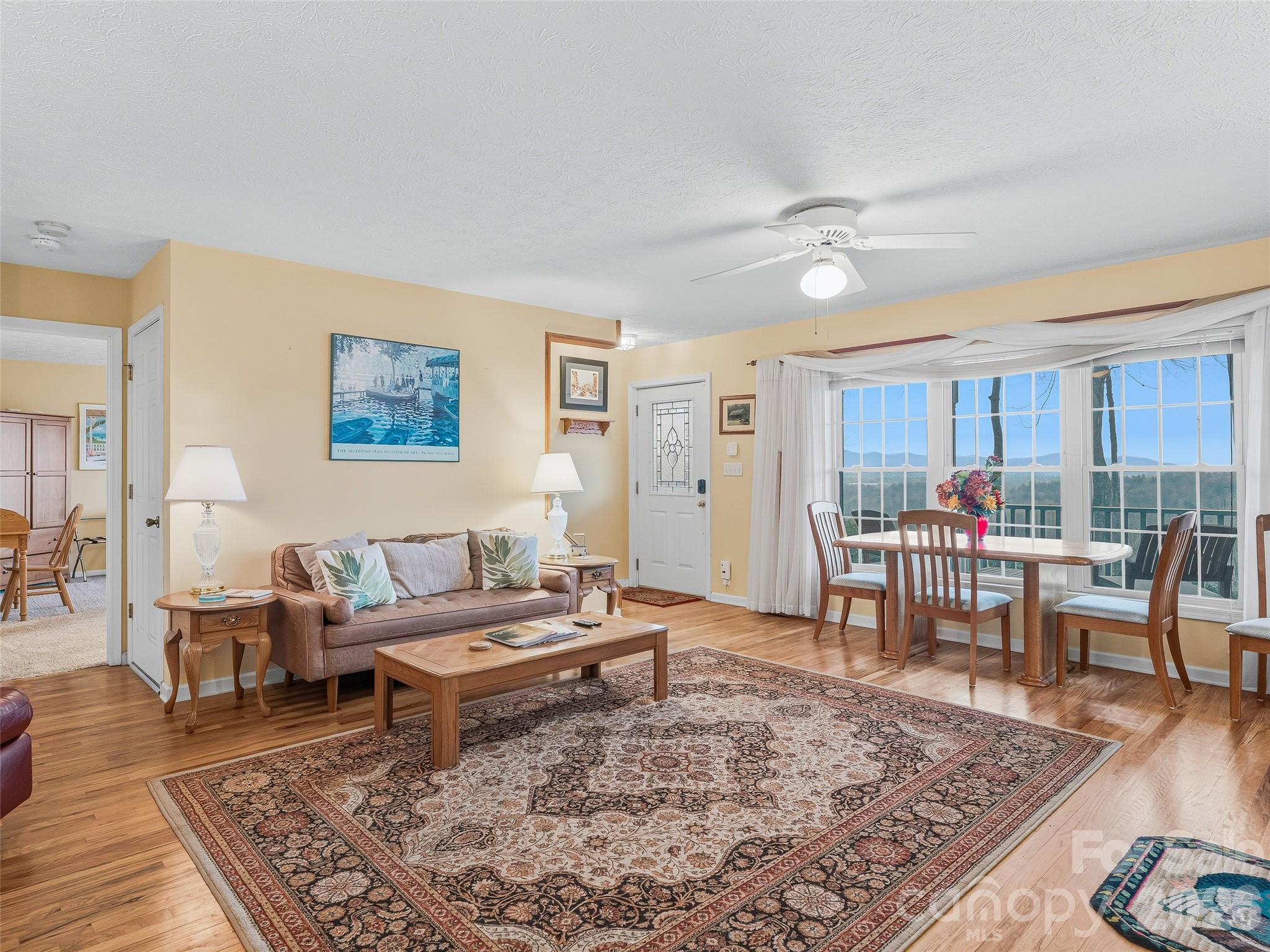 24 Abbey Lane Hendersonville NC 28739