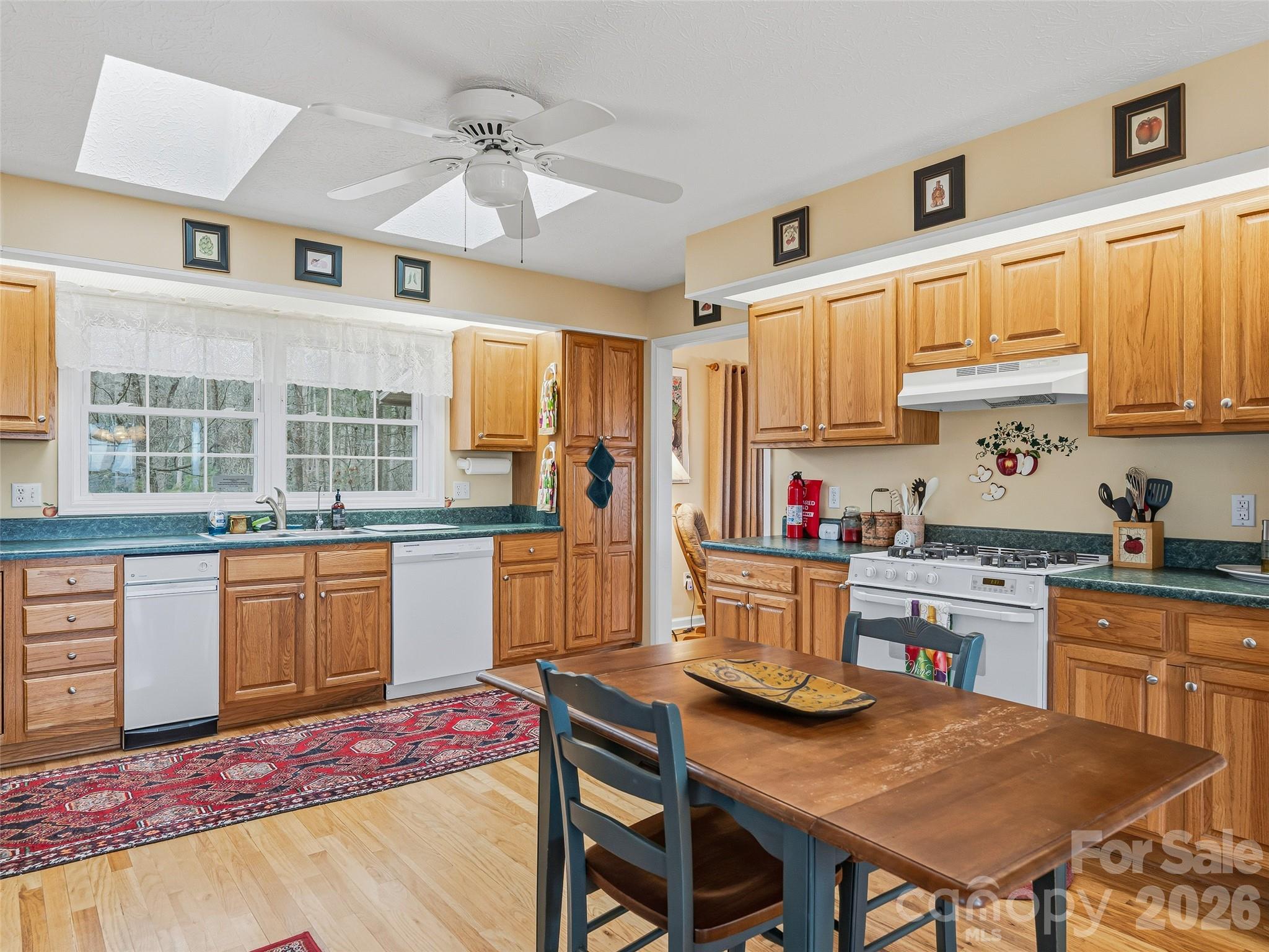 24 Abbey Lane Hendersonville NC 28739