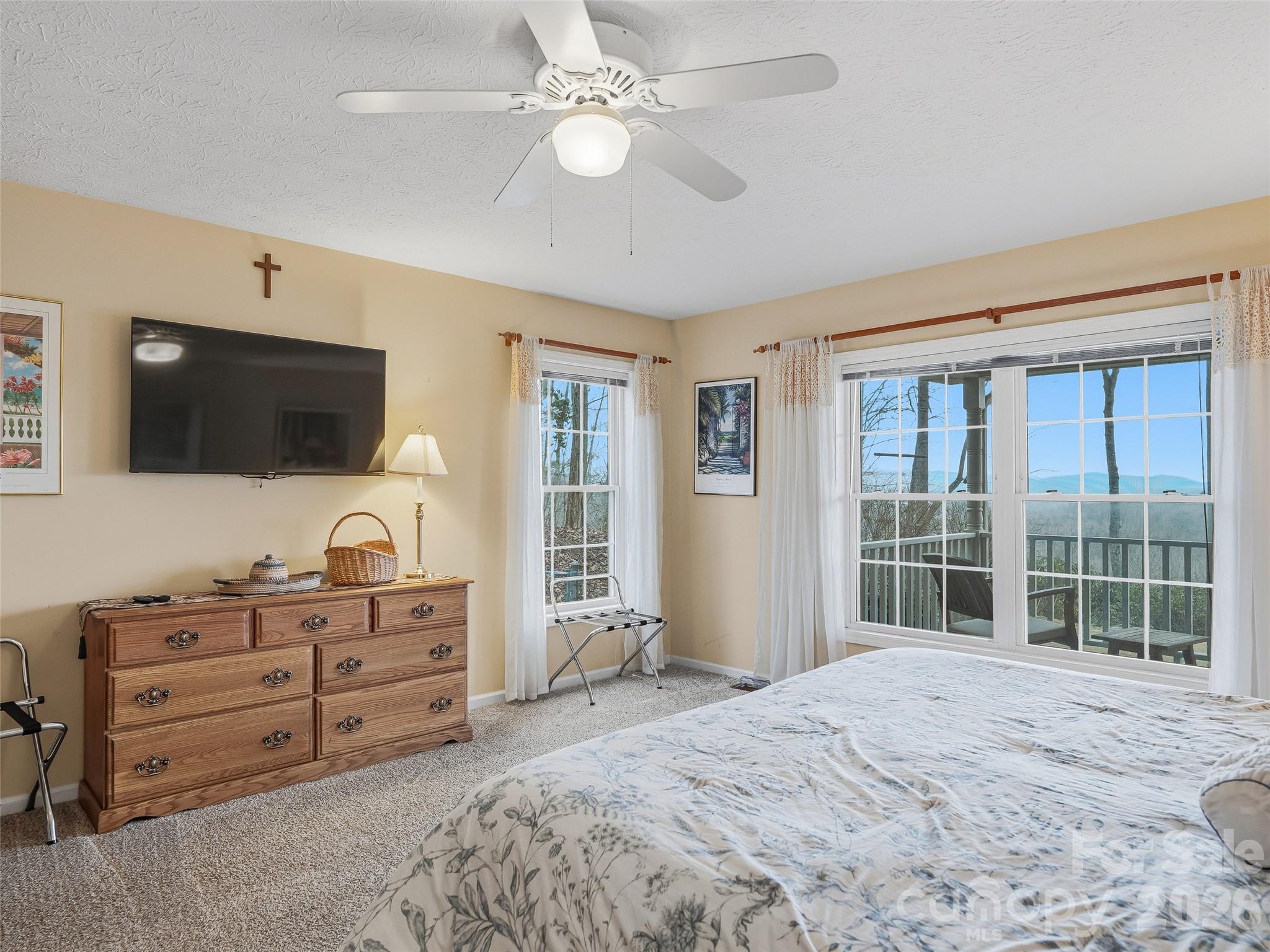 24 Abbey Lane Hendersonville NC 28739