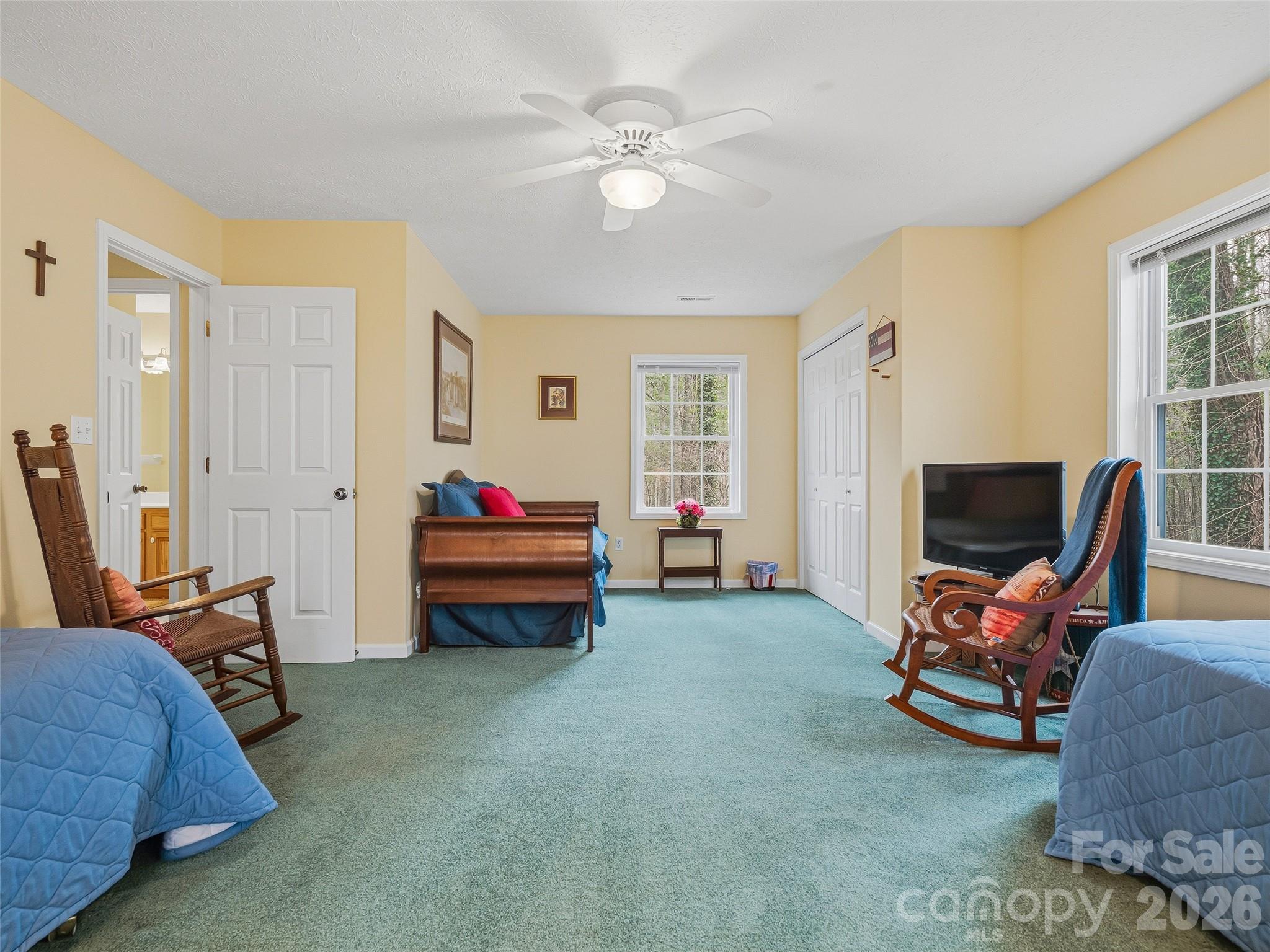 24 Abbey Lane Hendersonville NC 28739