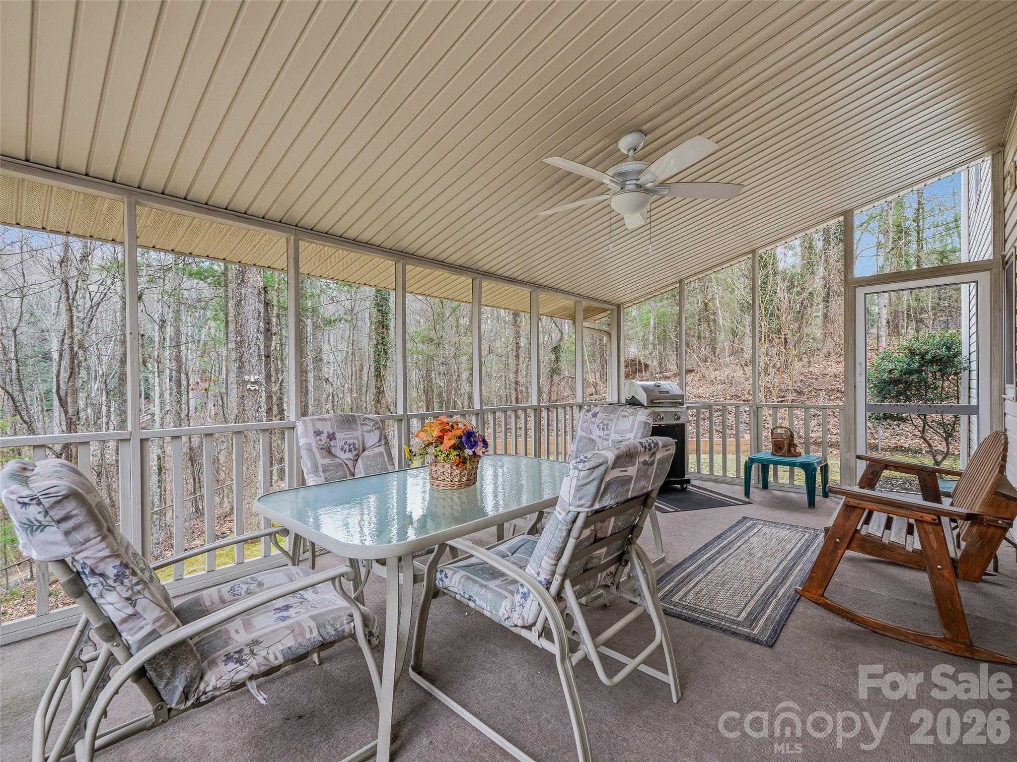 24 Abbey Lane Hendersonville NC 28739