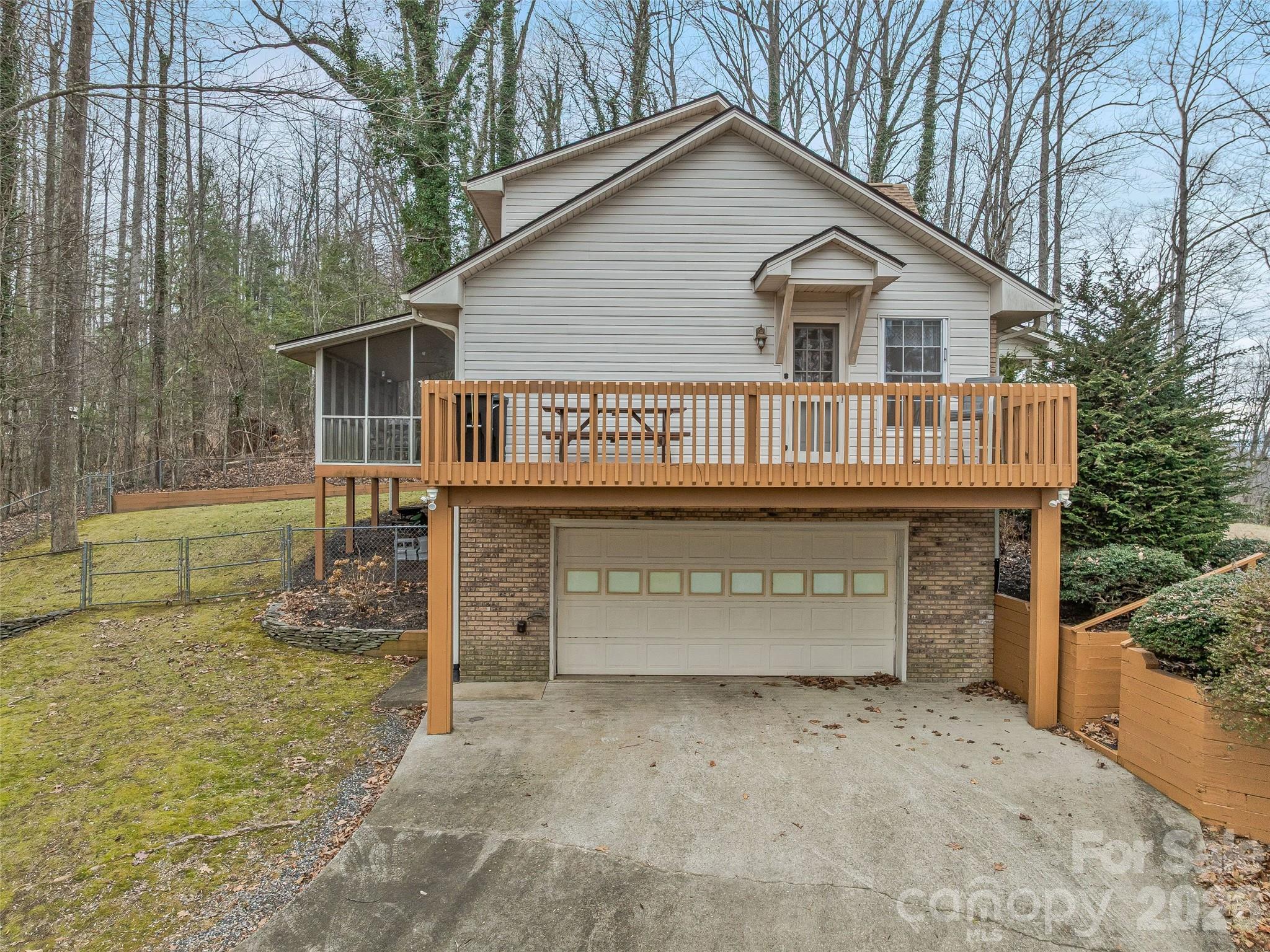 24 Abbey Lane Hendersonville NC 28739