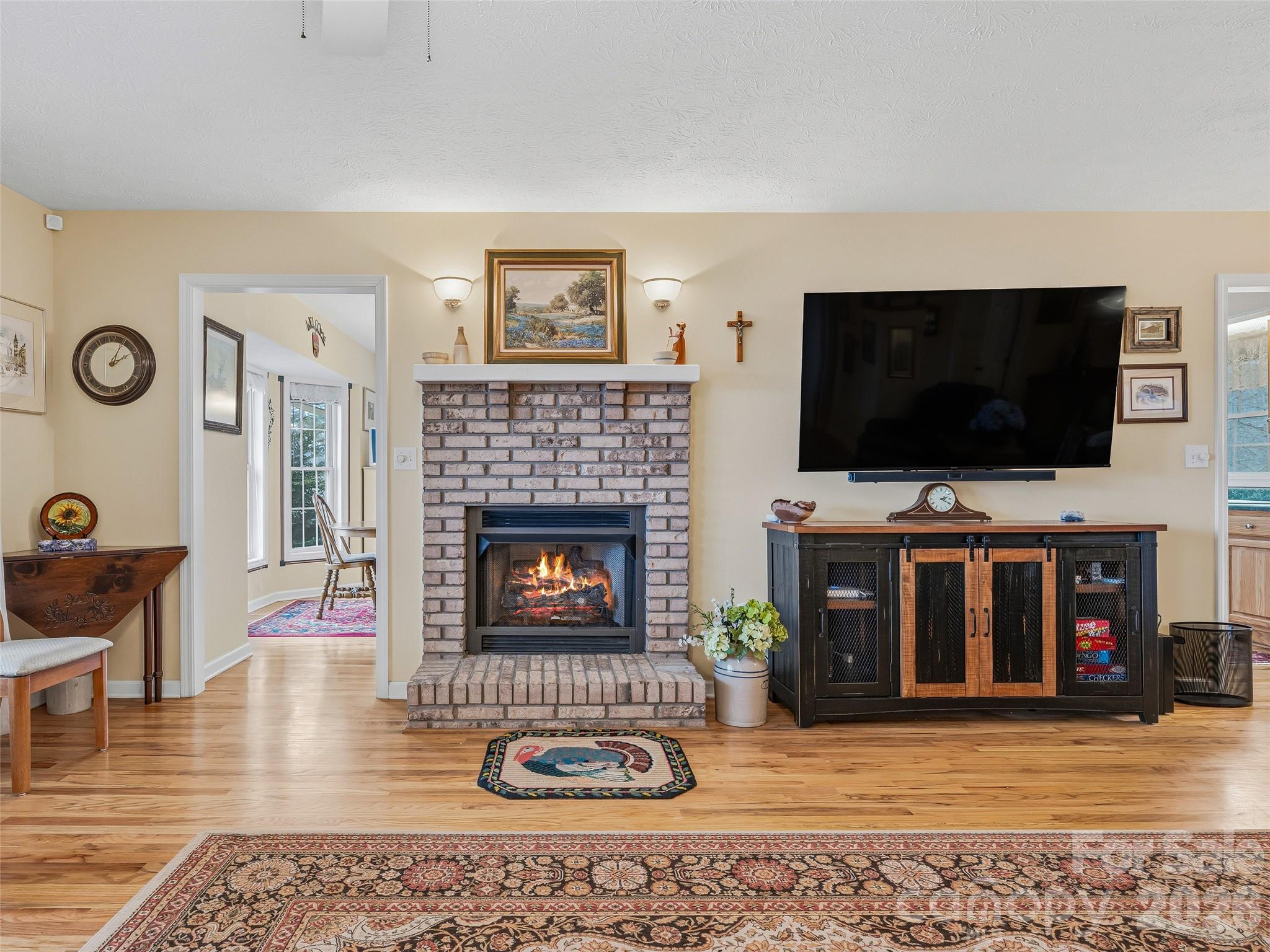 24 Abbey Lane Hendersonville NC 28739