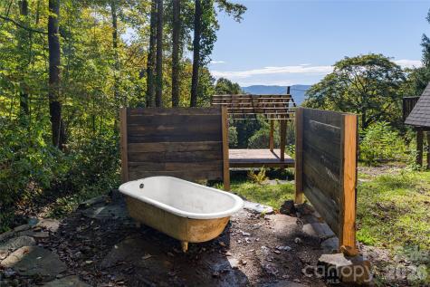 360 Banjo Branch Road Burnsville NC 28714