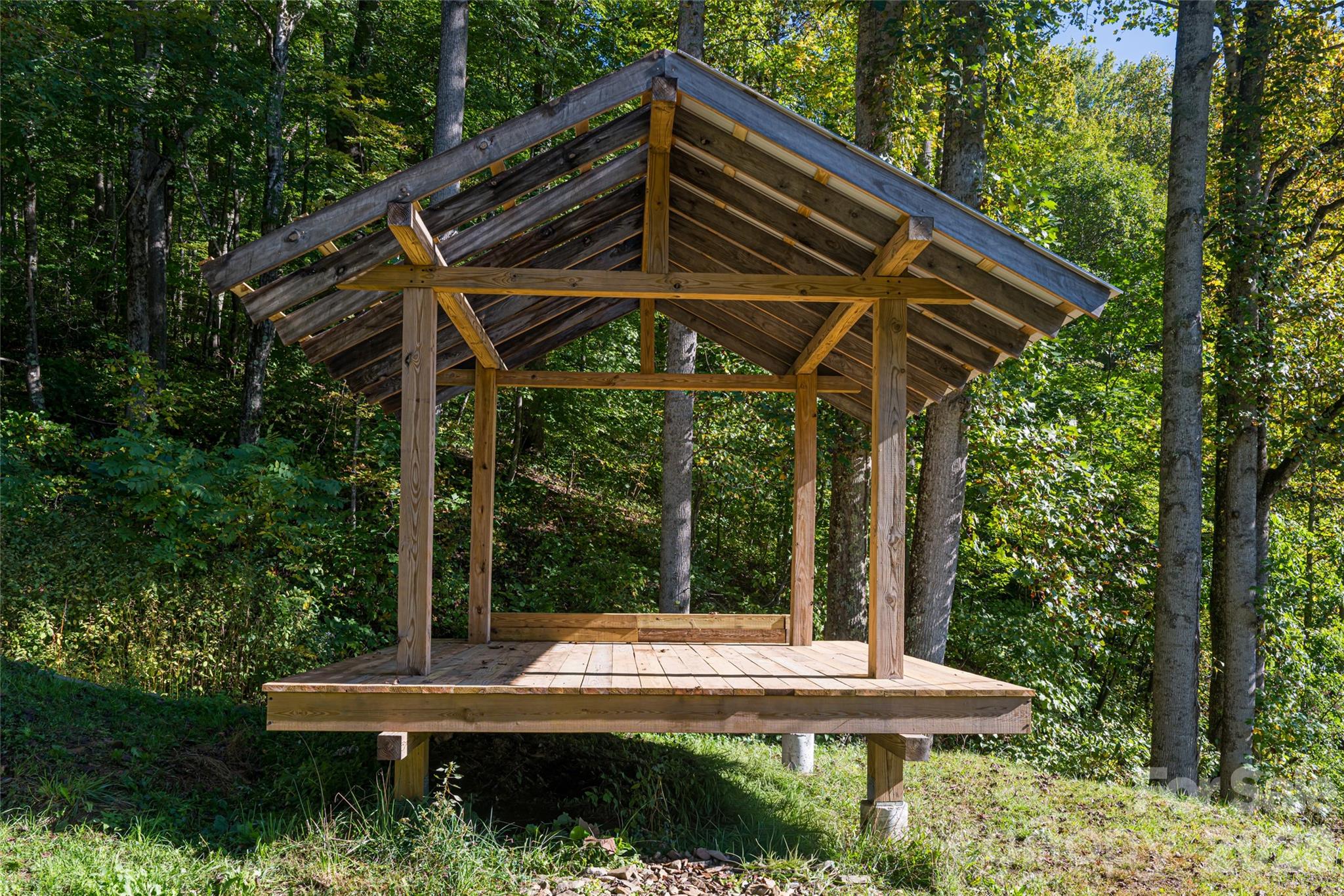 360 Banjo Branch Road Burnsville NC 28714