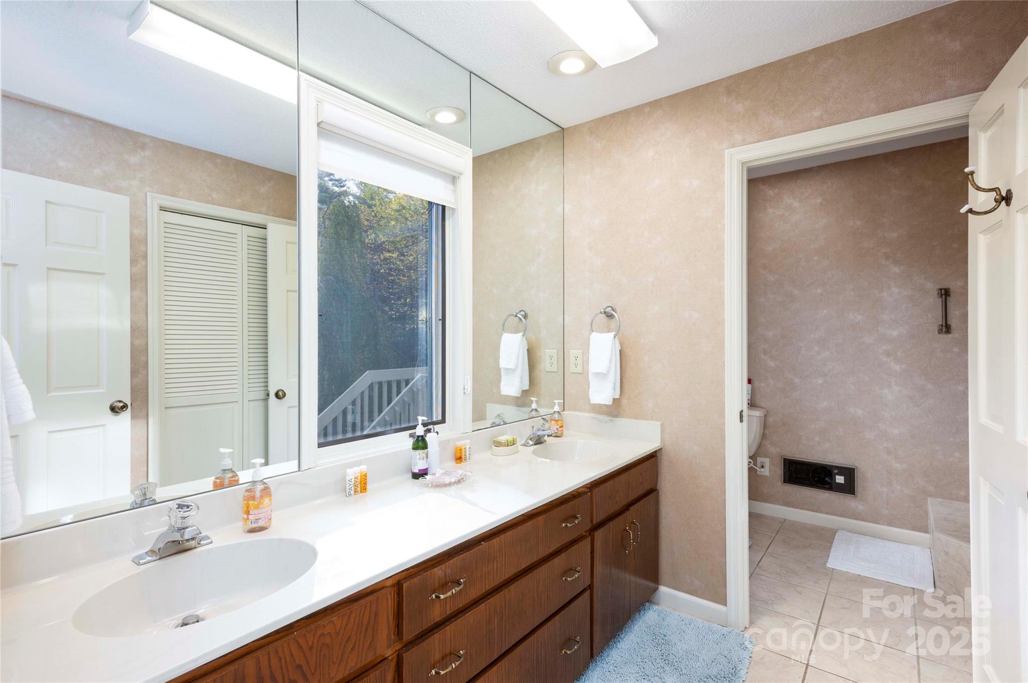 572 N East Shore Drive Lake Toxaway NC 28747