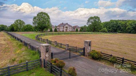 1100 Glen Oaks Drive Hamptonville NC 27020