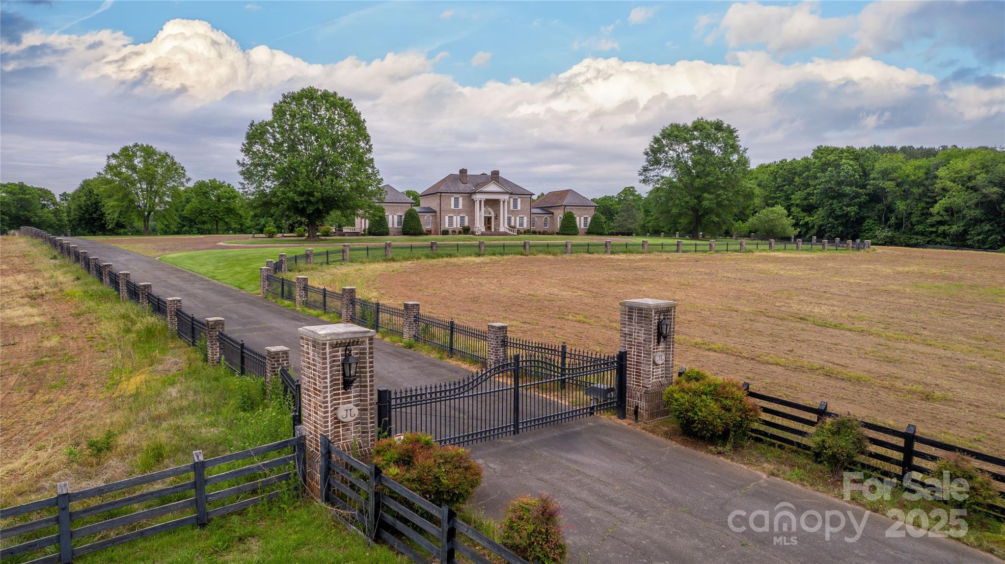 1100 Glen Oaks Drive Hamptonville NC 27020